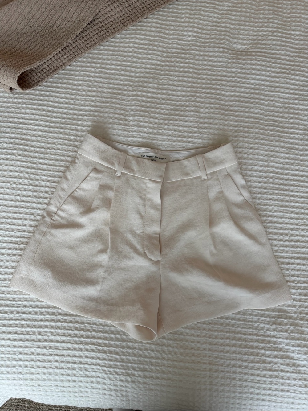 Aritzia Effortless Short - NWOT